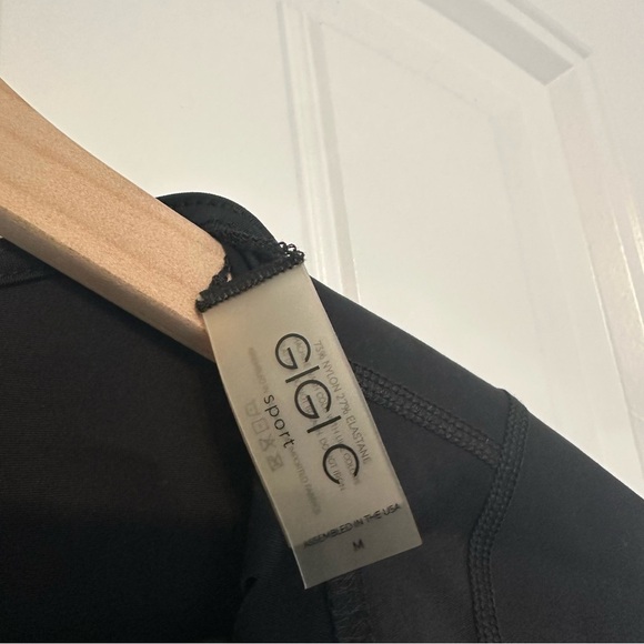 Gigi C Sport Wrap Top Cropped Black Cut Out Athletic Workout Gym Size Medium - Picture 5 of 7